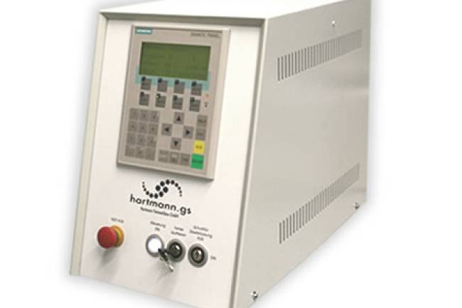 Heißverstemmsystem für den Einsatz eines Handstempels.