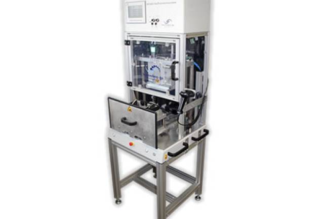 Stand-Alone Heißverstemmsystem mit Schiebetisch für präzise Mehrfachverstemmung von Zierleisten